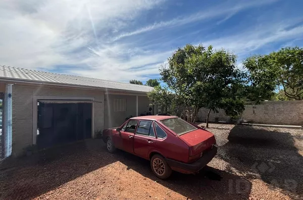 PÁTIO NA FRENTE E NOS FUNDOS COM MUITA SEGURANÇA PARA TODOS
