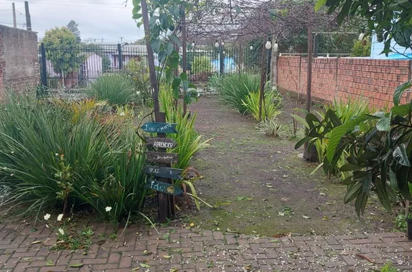 TERRENO BEM LOCALIZADO, COM ÁREA ESPORTIVA EM FRENTE