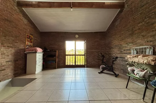 CASA 2 PISOS BEM LOCALIZADA NO BAIRRO XANGRILÁ