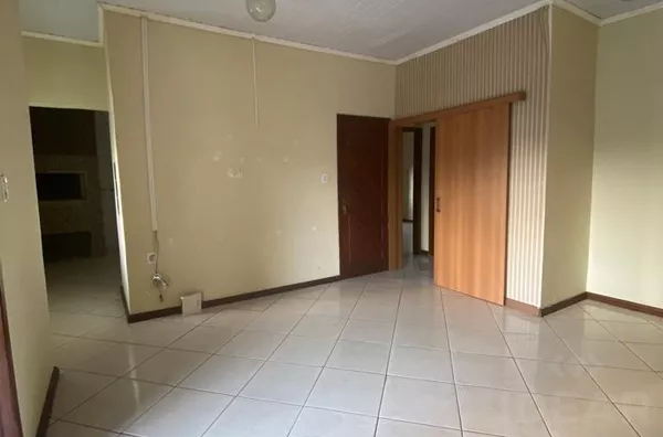 IMÓVEL DE DOIS PISOS, SENDO A BASE COMERCIAL E O SEGUNDO PISO RESIDENCIAL