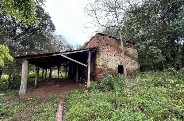 ÁREA DE TERRA PARA GANHAR E DESFRUTAR AS COISAS BOAS DA VIDA