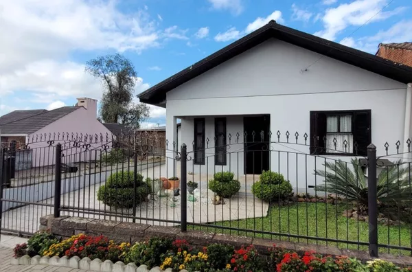 CASA AMPLA, QUIOSQUE INDEPENDENTE E MUITO PÁTIO PARA 