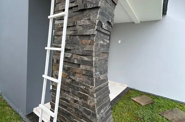 EXCELENTE ILUMINAÇÃO NATURAL, ACONCHEGO E ÓTIMA LOCALIZAÇÃO