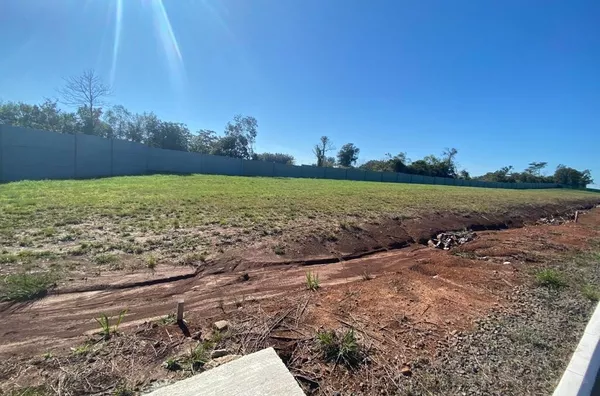 PROCURA TERRENO PARA FAZER SUA MORADIA? TEMOS A OPÇÃO DE DOIS TERRENOS LADO A LADO