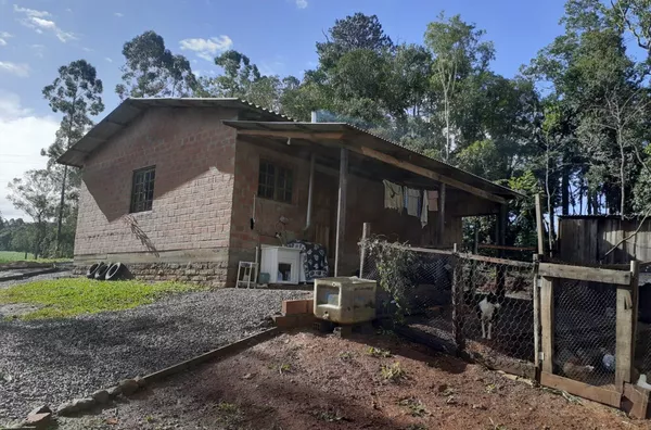 CASA ESTILO RÚSTICO EM MEIO A ÁREA VERDE, EM CERRO ALEGRE ALTO