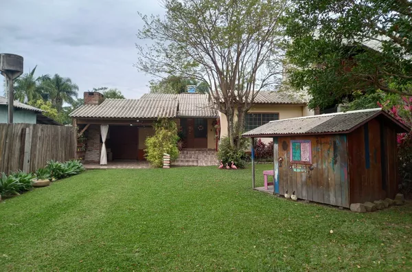 CASA AMPLA COM MUITO PÁTIO E CONFORTO PARA TODA A FAMÍLIA