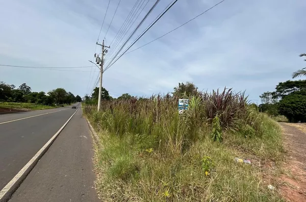 TERRENO COM APROXIMADAMENTE 36m DE FRENTE EM RUA COMERCIAL