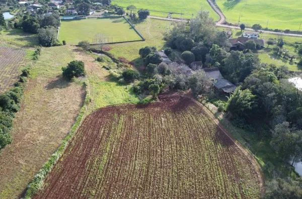 ÁREA DE TERRA COM 75% DE ÁREA PARA PLANTAR! VENHA CONHECER!