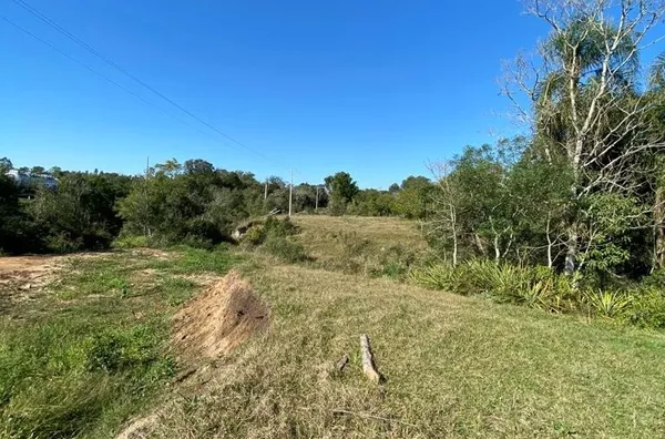GRANDE OPORTUNIDADE!!! ÁREA DE TERRA COM 150m DE FRENTE PARA A FUTURA DUPLICAÇÃO ASFÁLTICA