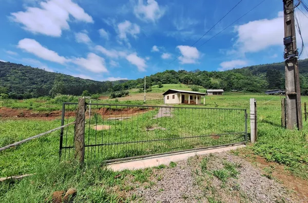 CHÁCARA COM UM BELO CHALÉ, AÇUDE E CAMPO DE FUTEBOL
