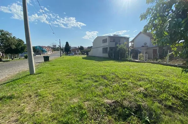 TERRENO DE ESQUINA COM 48m DE FRENTE E MUITO ESPAÇO PARA SEU PROJETO