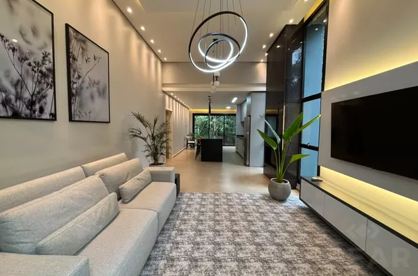 CASA DE 3 DORMITÓRIOS EM ÁREA DE MUITO VERDE. O PARAÍSO DE SE VIVER!