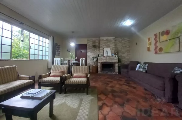 CASA AMPLA COM MUITO PÁTIO E CONFORTO PARA TODA A FAMÍLIA