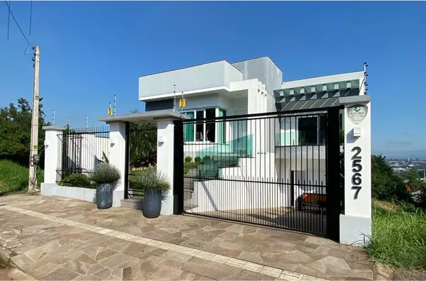 EXCELENTE CASA EM ÓTIMA LOCALIZAÇÃO ESPERANDO A SUA VISITA