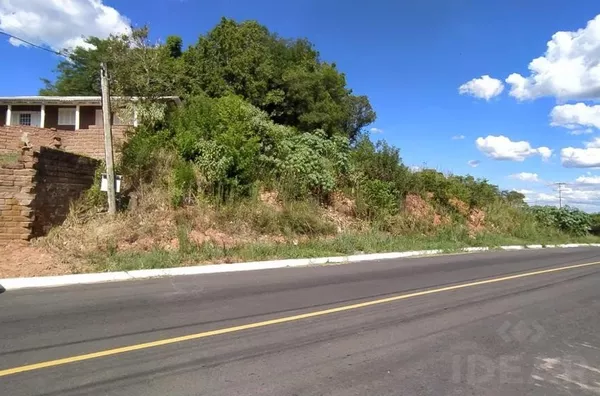 TERRENO ALTO E ASFALTADO, PRÓXIMO DO DISTRITO INDUSTRIAL 