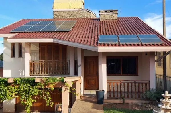 CASA AMPLA COM GRANDE PÁTIO, ACONCHEGANTE E IDEAL PARA SUA FAMÍLIA