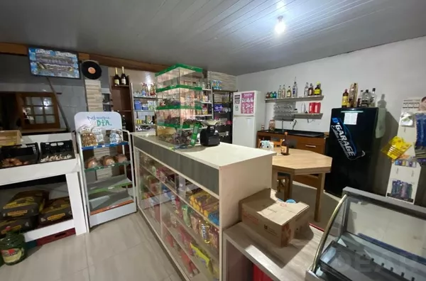 ÓTIMO PONTO PARA COMÉRCIO E CASA COM GRANDES CÔMODOS, 3 DORMITÓRIOS E PÁTIO NA LATERAL 