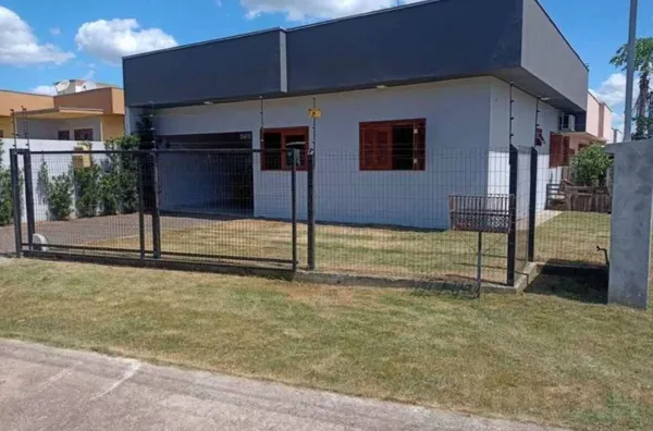 GEMINADO ESPAÇOSO, COM  PÁTIO FECHADO E VAGA DE GARAGEM