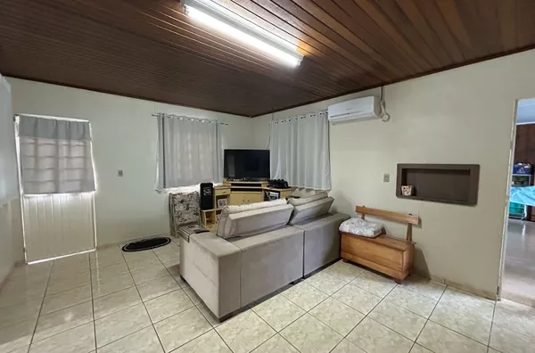 CASA AMPLA, PISCINA E MUITA ÁREA DE PLANTIO