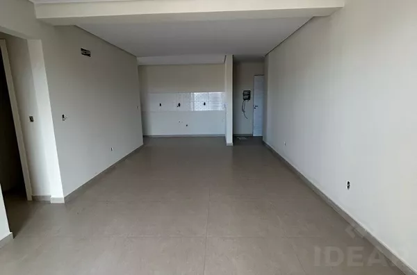 AMBIENTES AMPLOS, MUITO BEM LOCALIZADO E LINDA VISÃO DA CIDADE