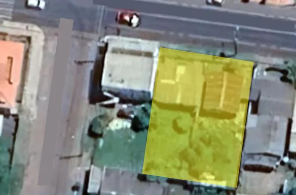 TERRENO DE 330m² COM CASA DE ALVENARIA