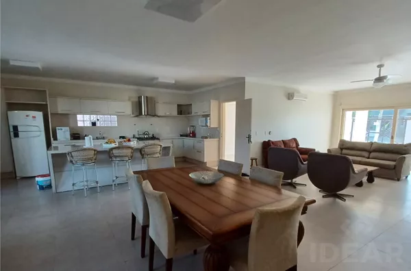 CASA DE 2 SUÍTE, COM PISCINA E A MENOS DE 100m DO MAR - Foto 6