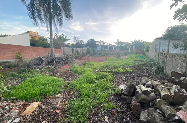 TERRENO MAIS QUE ESPECIAL, COM 1.230m² E ACESSOS PELA RUA PRINCIPAL E SECUNDÁRIA