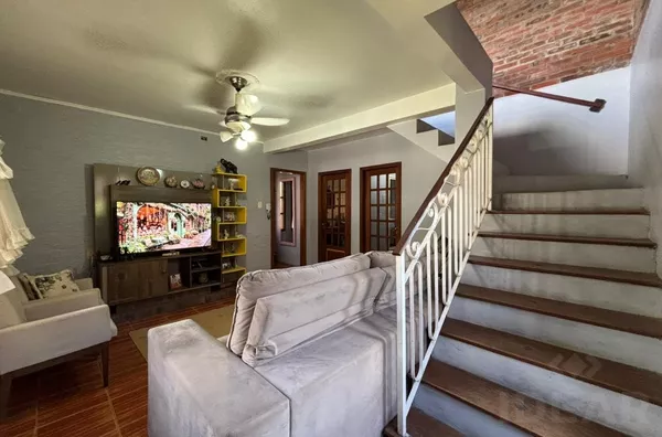 CASA 2 PISOS BEM LOCALIZADA NO BAIRRO XANGRILÁ