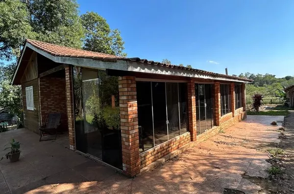 CHÁCARA COM CASA MISTA, GALPÃO QUIOSQUE, AÇUDE E MUITO ESPAÇO
