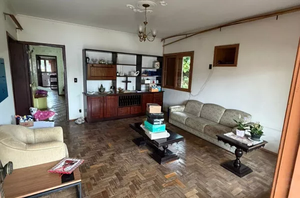 CASA BEM LOCALIZADA NO CENTRO DA CIDADE