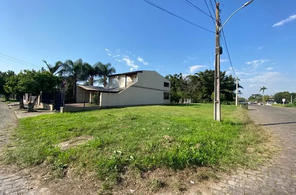 TERRENO DE ESQUINA COM 48m DE FRENTE E MUITO ESPAÇO PARA SEU PROJETO