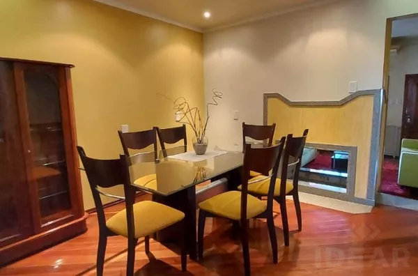 CASA AMPLA COM GRANDE PÁTIO, ACONCHEGANTE E IDEAL PARA SUA FAMÍLIA