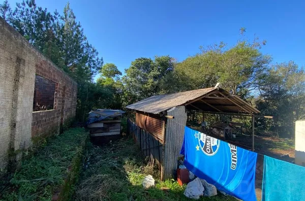 AMPLO CHALÉ PARA MORADIA E PRÉDIO EM ALVENARIA PARA INSTALAR SEU FUTURO NEGÓCIO