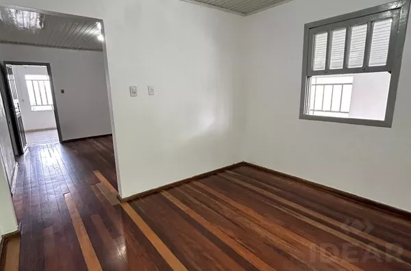 CASA DE TRÊS DORMITÓRIOS, 100m² E MUITO PÁTIO