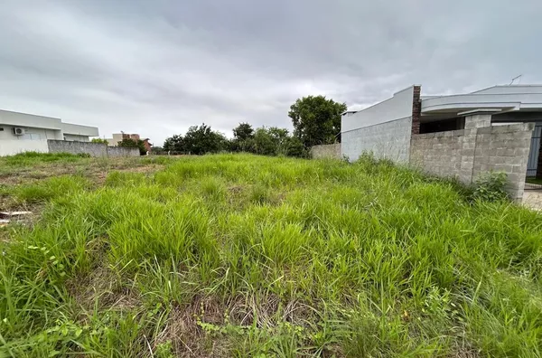 SUA FUTURA RESIDÊNCIA MUITO BEM LOCALIZADO NESSE TERRENO