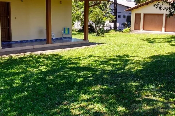 CASA AMPLA E BEM ESTRUTURADA, EM UMA ÁREA DE 2.360m²