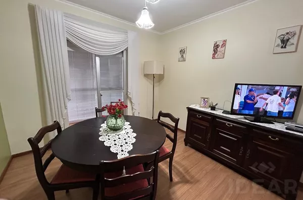 AMPLO APARTAMENTO NO CENTRO DA CIDADE AGUARDANDO VOCÊ!