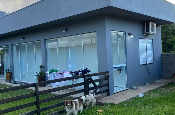 SEU SONHO SE REALIZA AQUI! LINDA CASA EM ÁREA BEM TRANQUILA