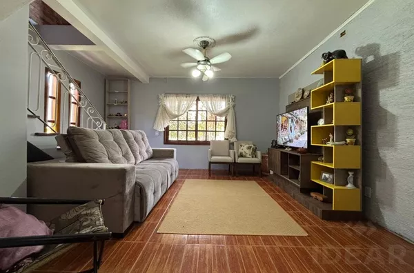 CASA 2 PISOS BEM LOCALIZADA NO BAIRRO XANGRILÁ