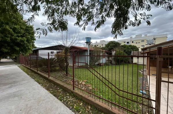 CHALÉ DE 42m² EM EXCELENTE LOCALIZAÇÃO