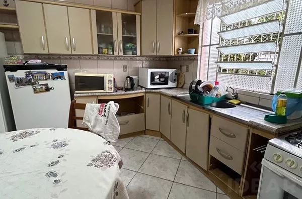 AMPLA CASA, PÁTIO COM ÁRVORES FRUTÍFERAS E RENDA EXTRA