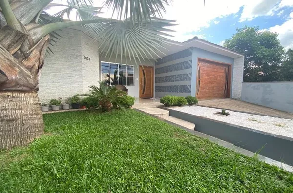 CASA AMPLA, CONFORTÁVEL E BEM LOCALIZADA. PERFEITA ESCOLHA!