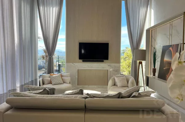 UMA CASA COM EQUILÍBRIO PERFEITO, UNINDO CONFORTO E SOFISTICAÇÃO