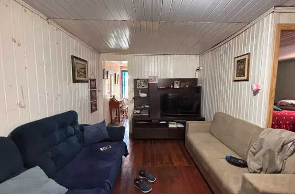CASA MISTA, NO BAIRRO XANGRILÁ, COM PÁTIO