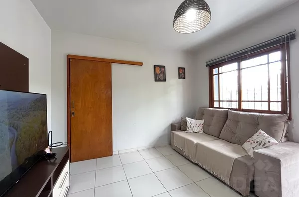 CASA DE 2 DORMITÓRIOS, COM 60m² E MUITO CONFORTO PARA VOCÊ