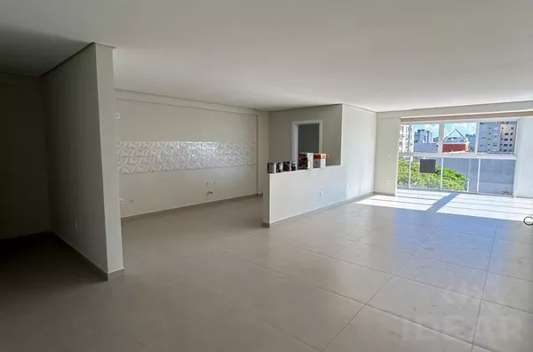 AMBIENTES AMPLOS, MUITO BEM LOCALIZADO E LINDA VISÃO DA CIDADE