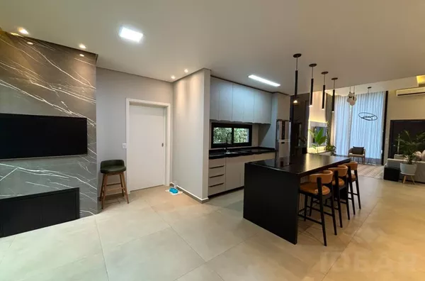 CASA DE 3 DORMITÓRIOS EM ÁREA DE MUITO VERDE. O PARAÍSO DE SE VIVER!