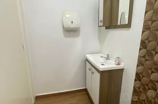 CASA AMPLA COM ESTRUTURA PARA ESCRITÓRIO OU CONSULTÓRIO