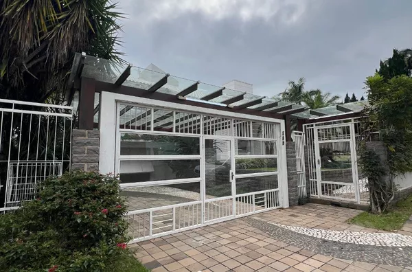 CASA DE MUITA ESTRUTURA PARA RECEBER AMIGOS E FAMILIARES