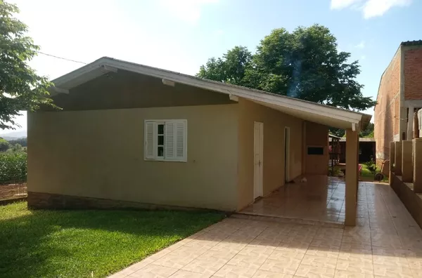 DUAS CASAS INDEPENDENTES, EM TERRENO TODO CERCADO